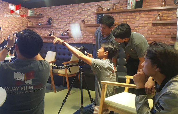 quay không gian quán