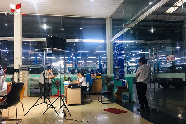 Ekip quay phim tự giới thiệu doanh nghiệp