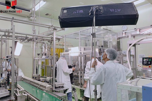 khách hàng quay phim