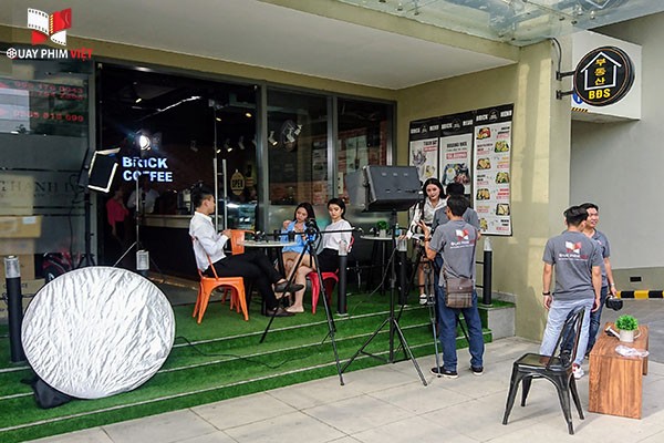 Bỗi cảnh quay phim giới thiệu sản phẩm