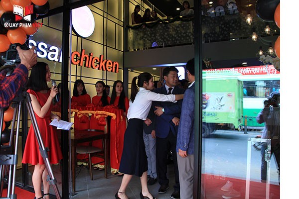 Quay phim sự kiện khai trương